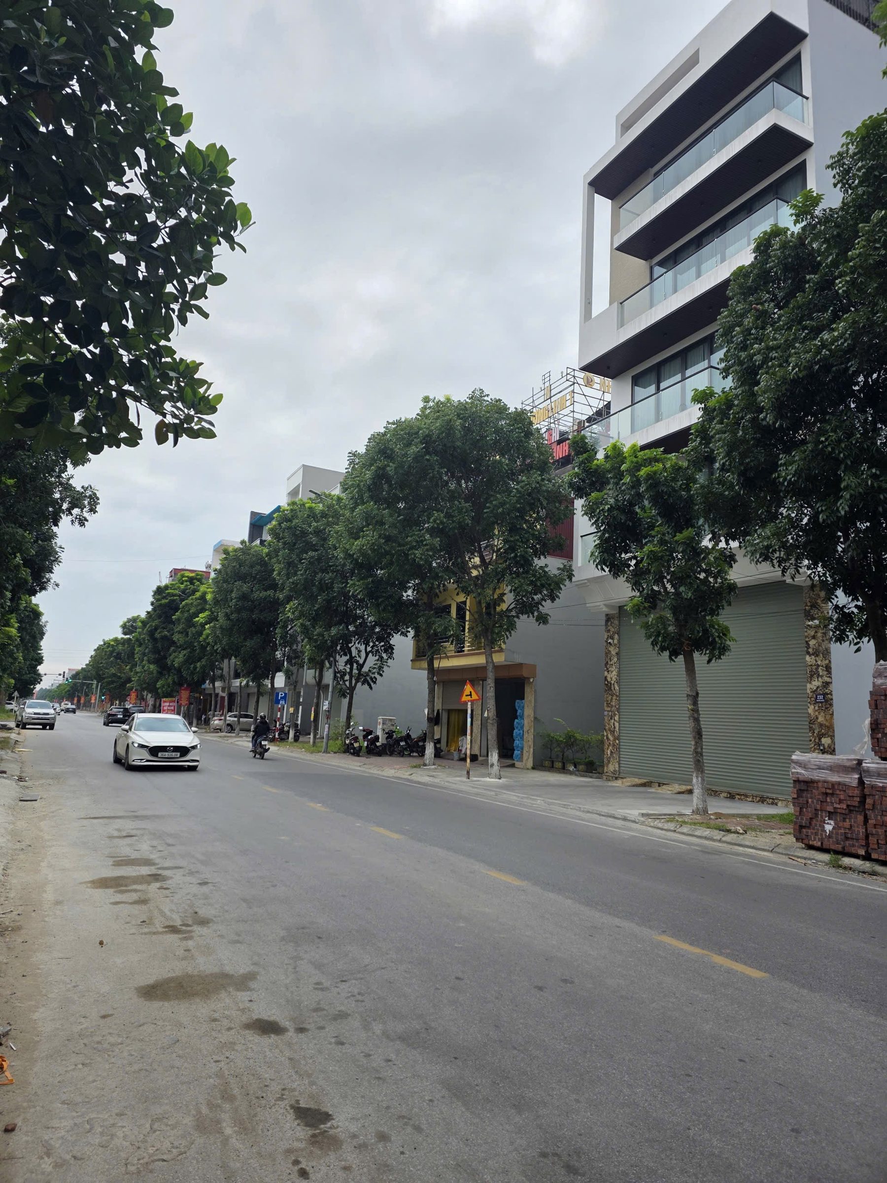 Bán đất mặt đường nguyễn quyền bò sơn 3 dãy LK4. Diện tích 72m mặt tiền 4m hướng đông nam. Phường võ cường tỉnh bắc ninh
