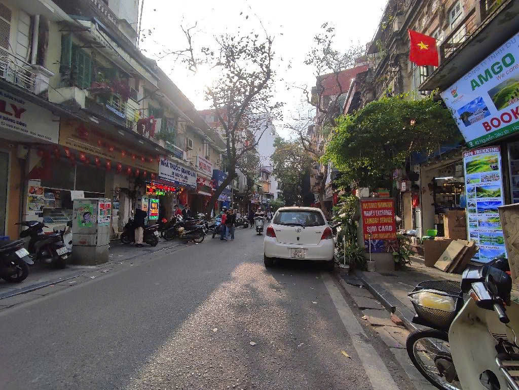 5.86 tỷ - Nhà phố Cổ Nguyễn Siêu, 60m2, tầng 2, có sân để xe ở tầng trệt, 10m ra phố;