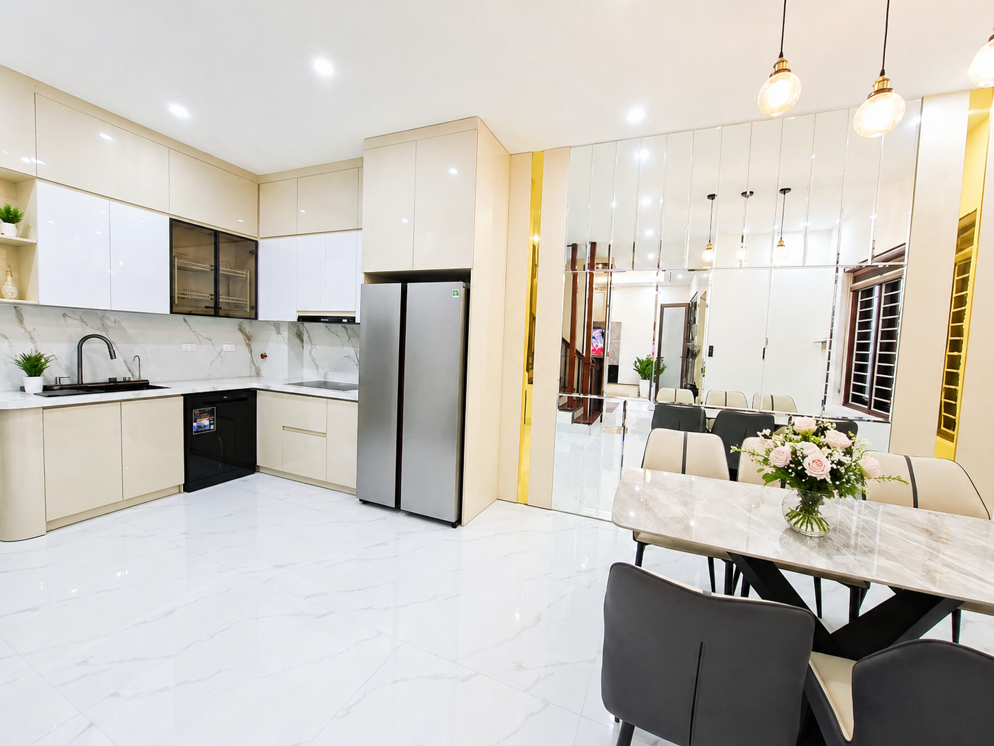 🏡 Nhà Nguyễn Văn Cừ – Long Biên, 60m², 4 tầng, thang máy, lô góc 2 thoáng, full nội thất.