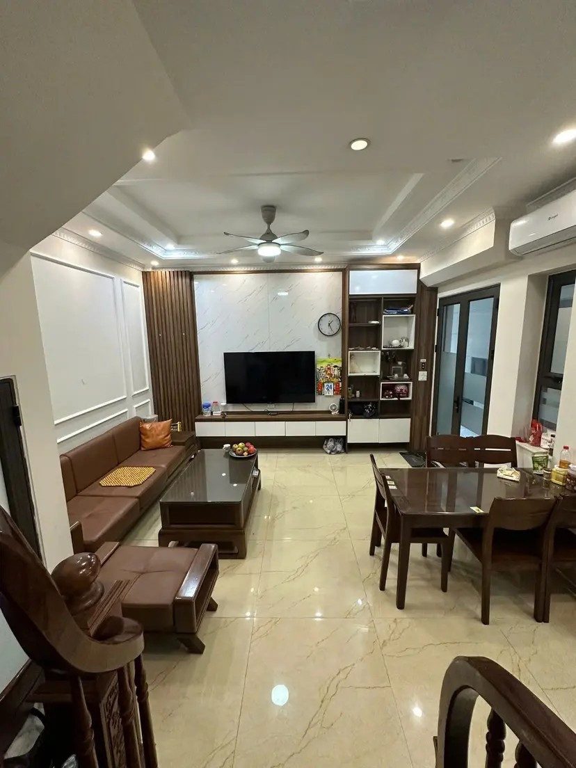 BÁN NHÀ PHỐ NGUYỄN SƠN - BỒ ĐỀ - LONG BIÊN CHỈ HƠN 8 TỶ SỞ HỮU CĂN NHÀ KHU DÂN TRÍ CAO