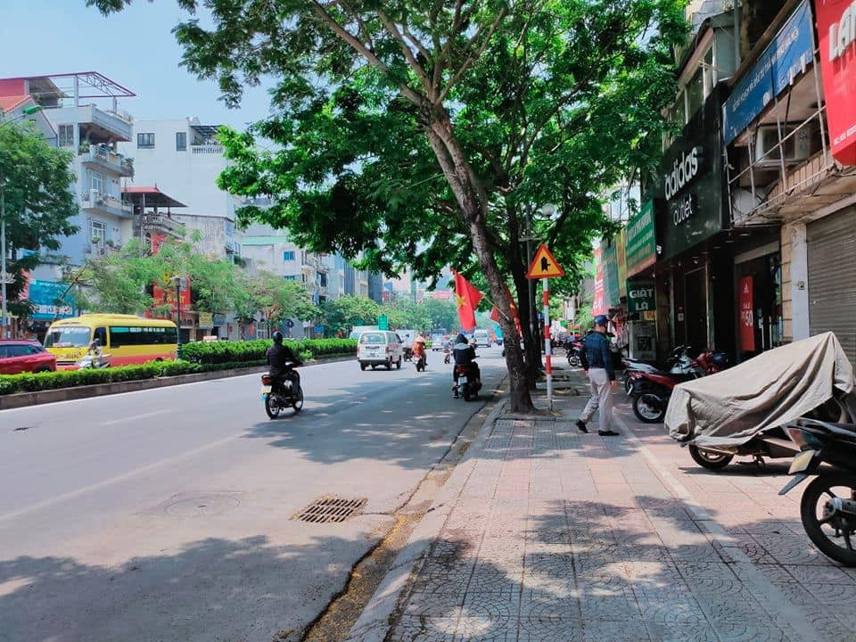 Bán nhà Nguyễn Văn Cừ, Long Biên. 75m2, 3 tầng, rất gần phố, cách ô tô 10m. Giá 8.5 tỷ