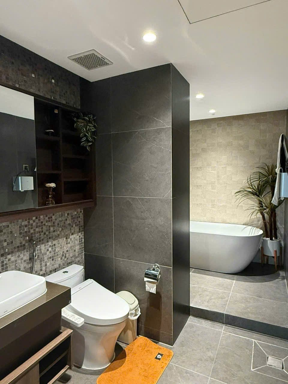 Bán nhà Nguyễn Văn Cừ Long Biên 47m2, 8 tầng thang máy, mặt tiền 4.8m, sổ vuông, kinh doanh tốt