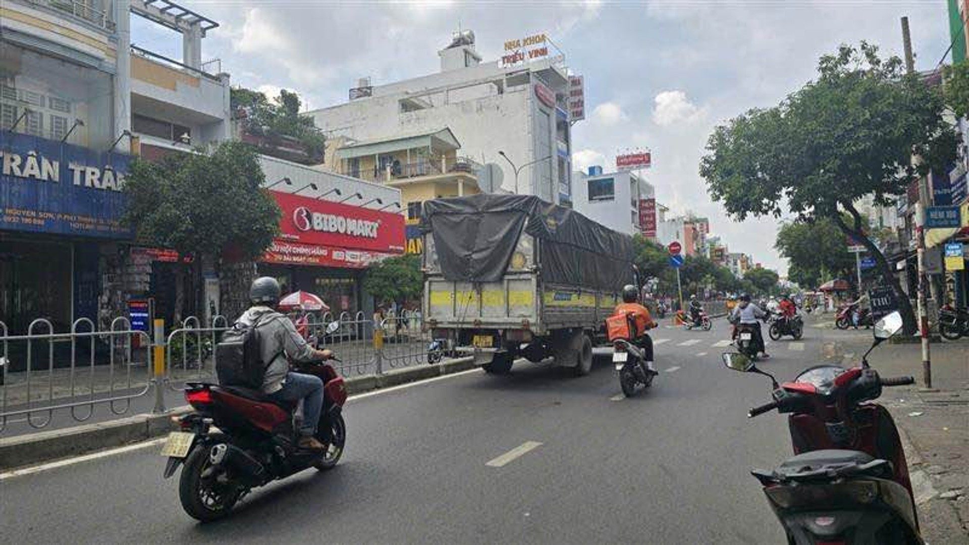 SIÊU PHẨM MẶT TIỀN KINH DOANH NGAY NGUYỄN SƠN - 39M2 NGANG 4.9M - 2 TẦNG CHỈ NHỈNH 5 TỶ
