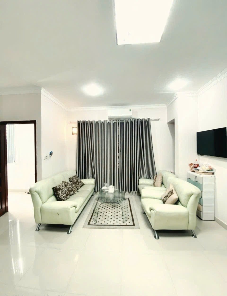 Bán nhà hẻm 8m Nguyễn Sơn Tân Phú - Căn góc 102m² - 4 phòng ngủ - Gần mặt tiền - Kinh doanh tốt