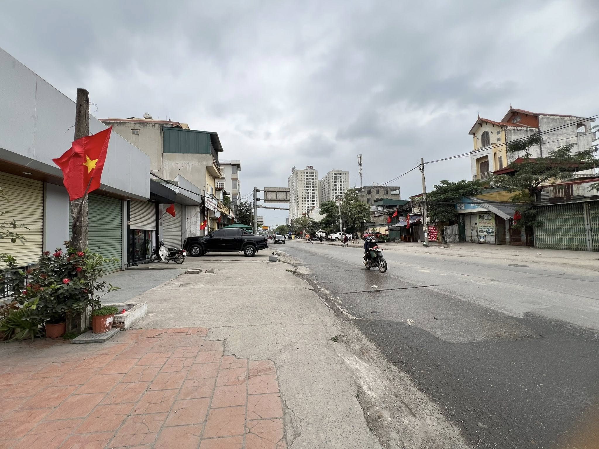 BÁN NHÀ MẶT ĐƯỜNG TAM TRINH. HOÀNG MAI. 140M2 - 2 TẦNG. MT 6.8M.