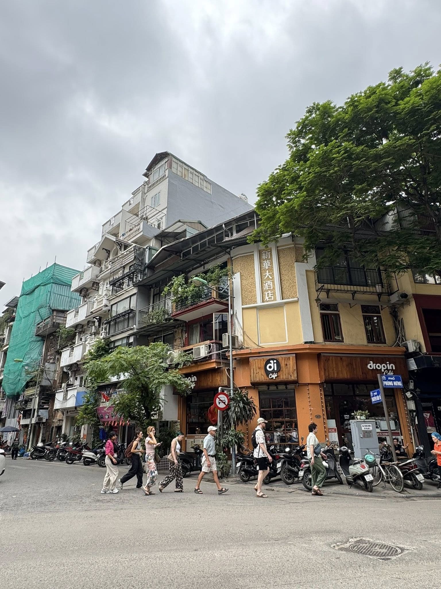 BÁN TÒA NHÀ MẶT ĐƯỜNG NGUYỄN VĂN TỐ. 120M2 - 7 TẦNG. THANG MÁY.