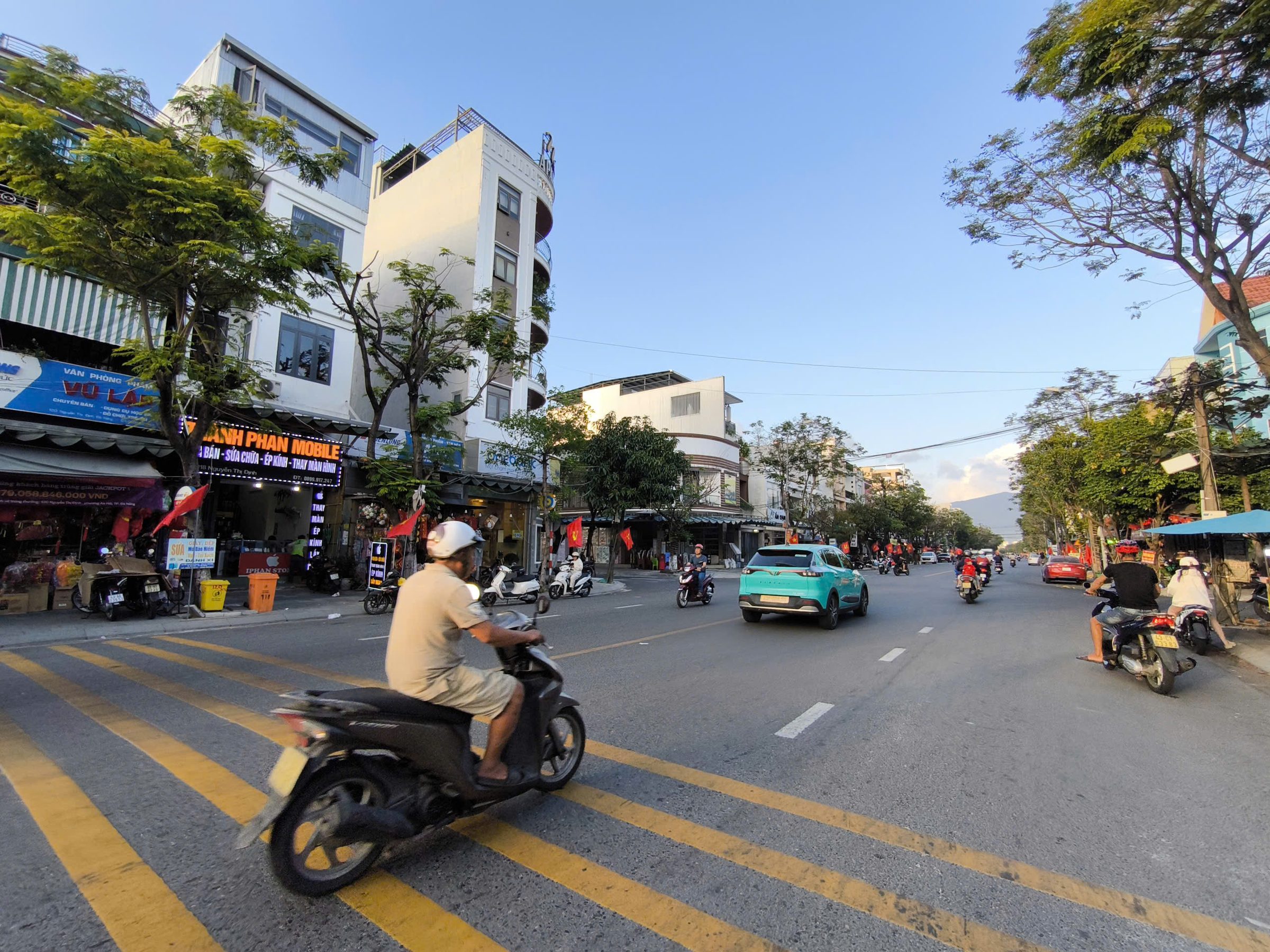 NHÀ 4 TẦNG MẶT TIỀN NGUYỄN THỊ ĐỊNH - VỊ TRÍ ĐẸP GIÁ TỐT ĐẦU TƯ