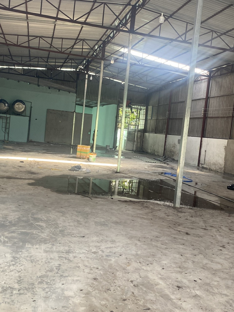 Kho rộng thoáng mát, đường xe tải lơn
