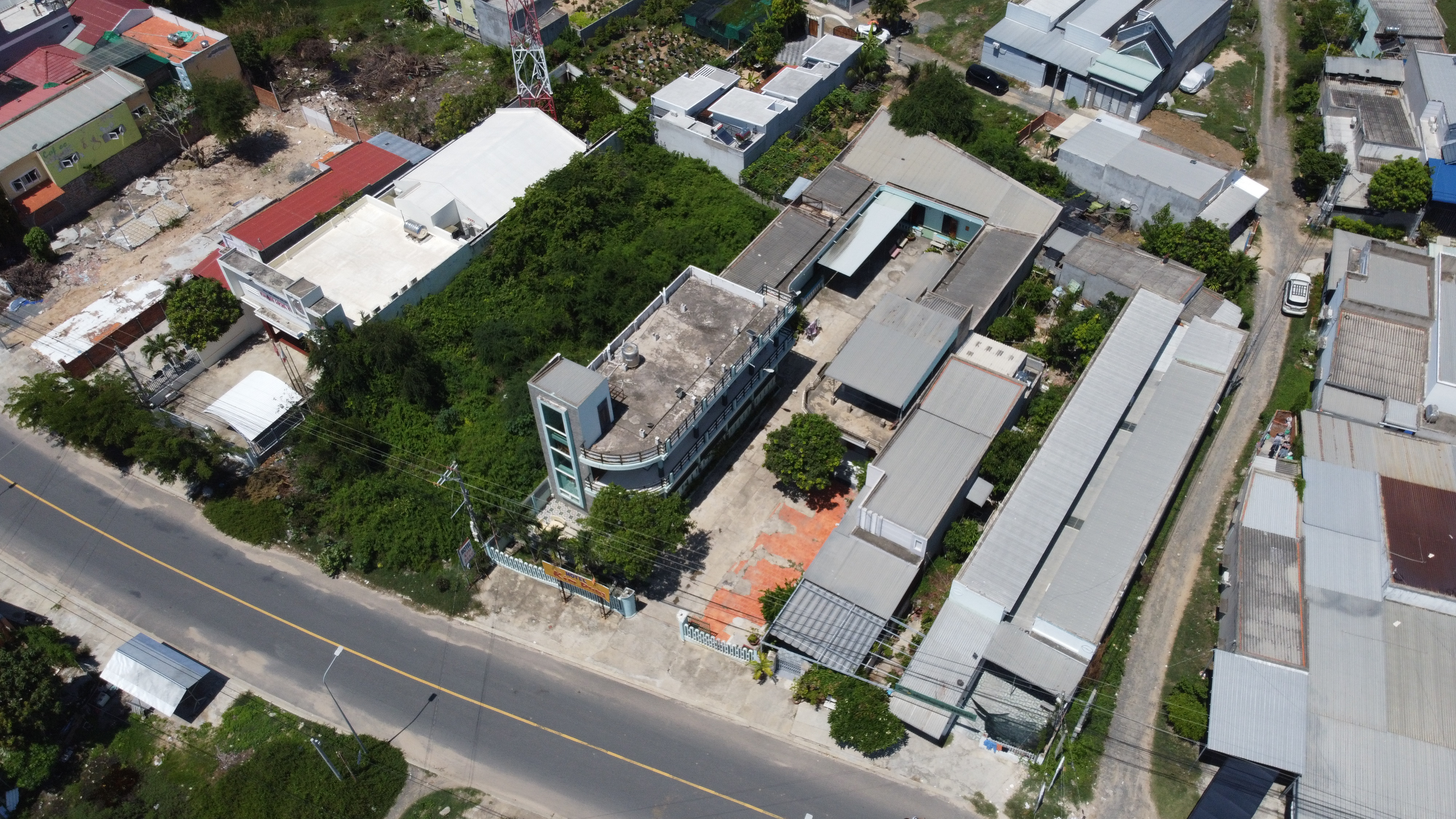 Chủ cần bán nhanh đất mặt tiền đường nhựa