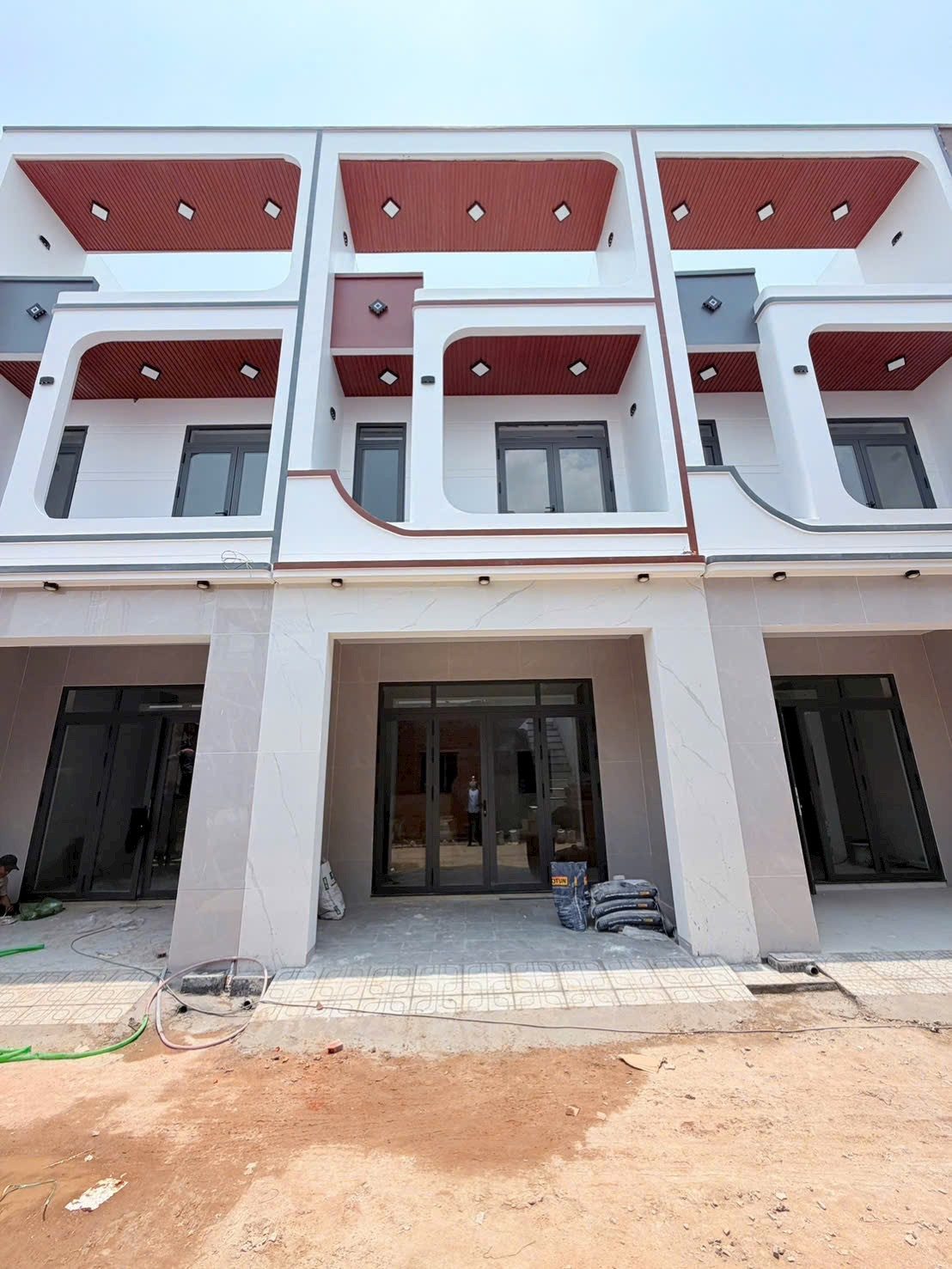 NHÀ PHỐ 1 LẦU 1 TRỆT gần CTY Pouchen ( HOÀN CÔNG ) P. HOÁ AN.- Giá 3ty6