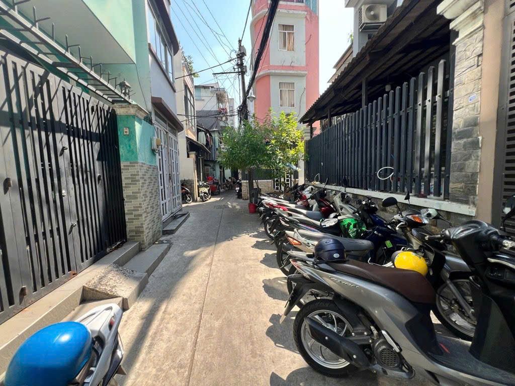 5.x TỶ - NGUYỄN TRÃI Q.5 - NGANG 4,5m HẺM 3M THÔNG - 20M RA MẶT TIỀN