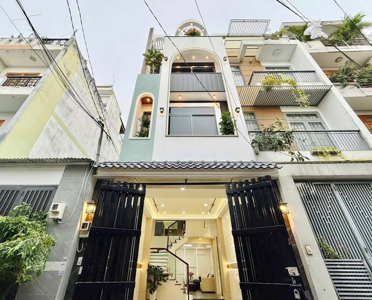 Gấp! Bán nhà 62m2 xây 3 tầng đường Nguyễn Trãi,Q5 giá 3tỷ050. Gần chợ Phùng Hưng. Hẻm 7m. Sổ riêng