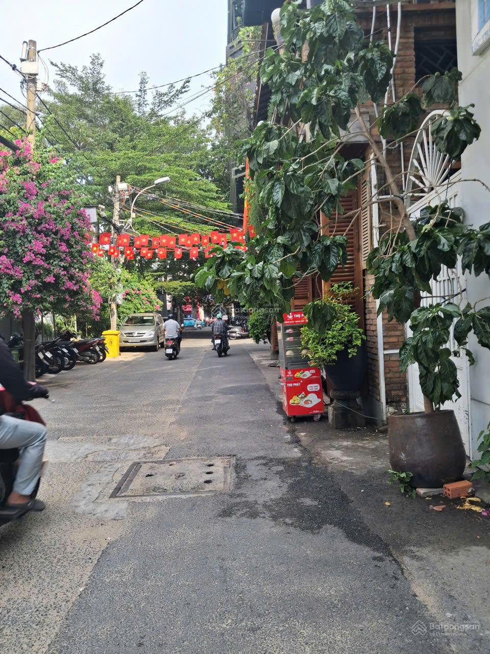 Chủ ngợp bán gấp nhà hẻm 7m Nguyễn Trãi, Quận 1, 70m2, 4tỷ550tr, sổ riêng, gần trường ĐH Sài gòn