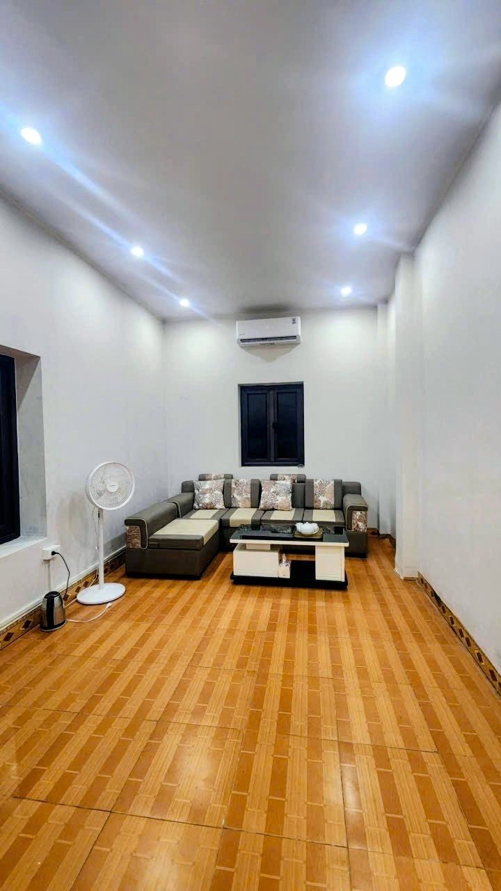 Căn góc tập thể tầng 2 khu trung tâm — 85m2 3PN — Sổ đỏ riêng 35m2 chỉ 2.5 tỷ thương lượng.