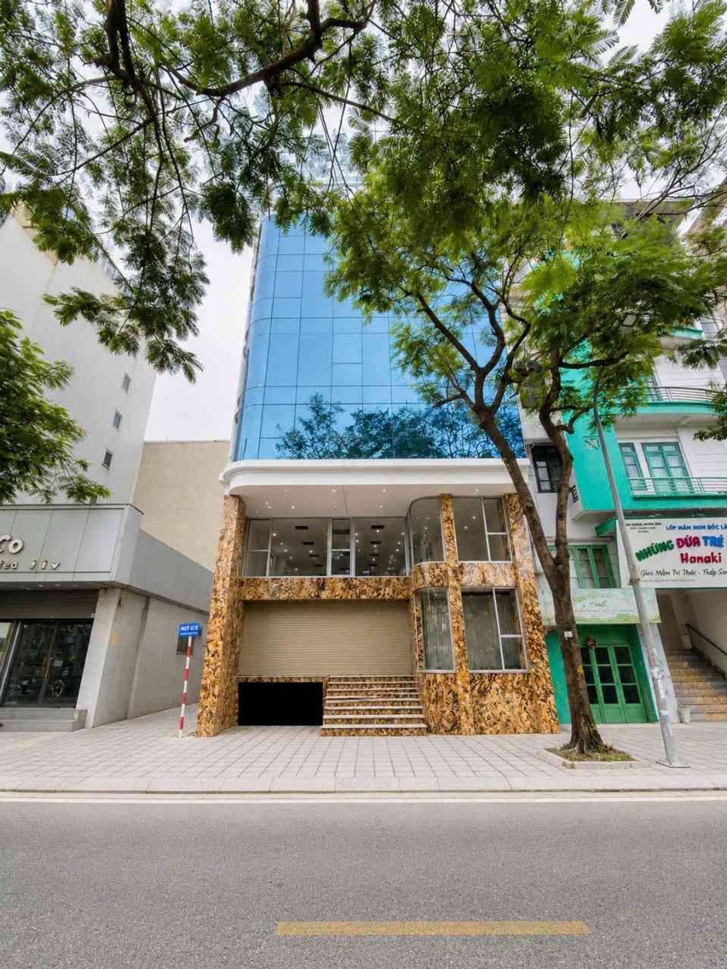Cho Thuê Toà Nhà Mặt Phố Nguyễn Trãi - Royal City 250m, 6 Tầng , Mặt tiền 10m, Có Hầm