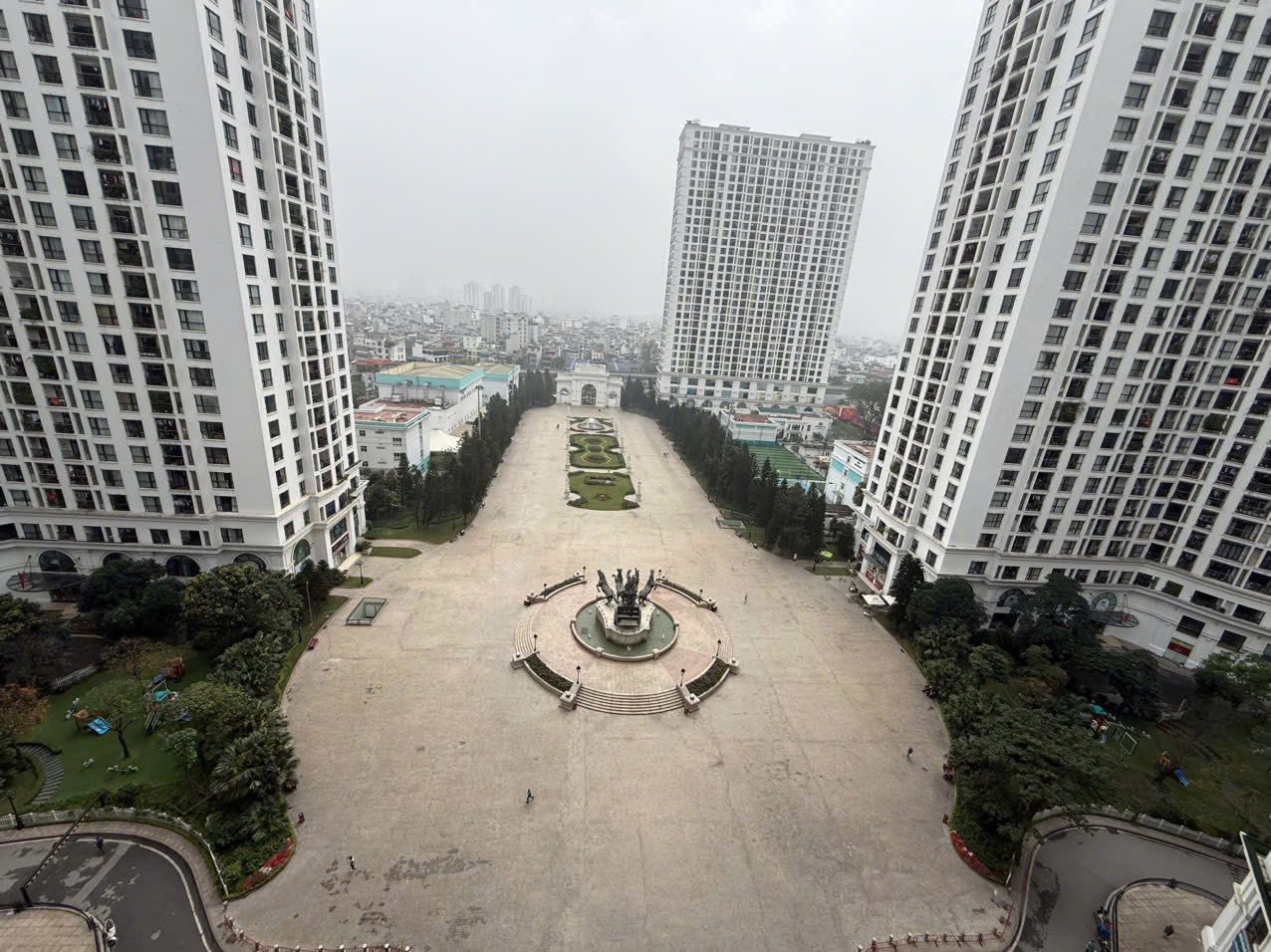 BÁN CĂN CHUNG CƯ ROYAL CITY. 180M2 - 3PN - 2WC
