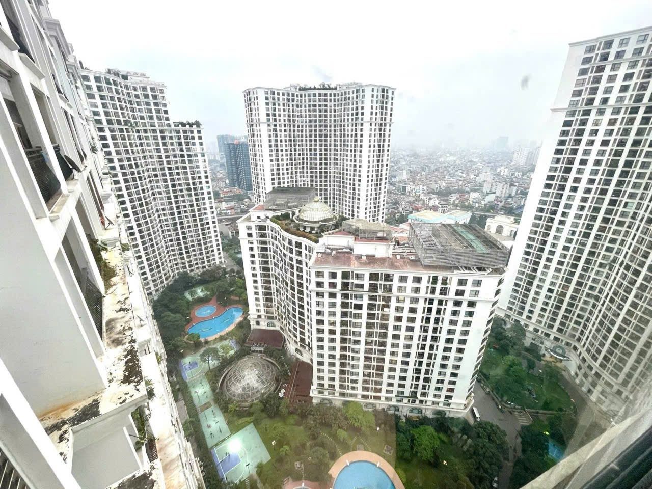 Căn hộ 132m2 view bể bơi tại Royal City 💥 Không gian sống thượng lưu, hiếm có, giá tầm 14 tỷ