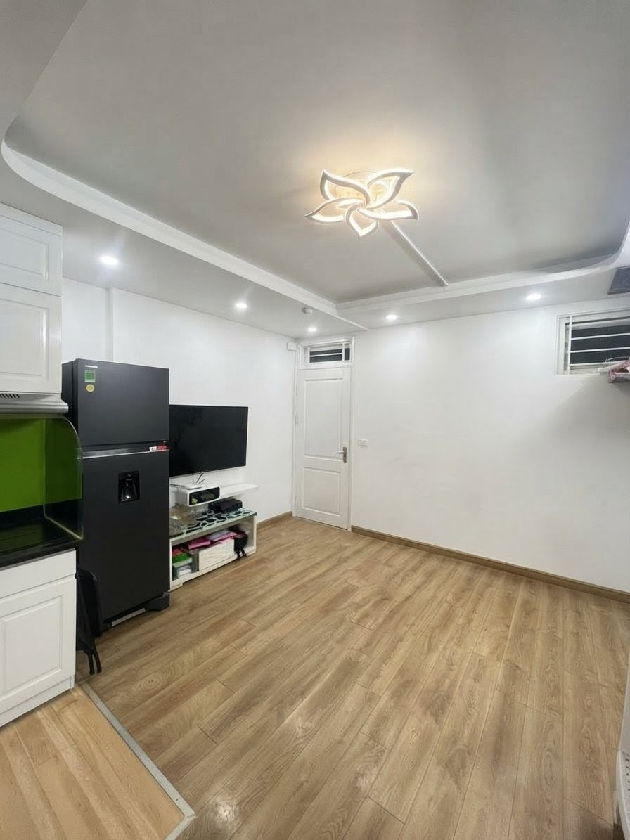 Chung cư 2PN khu Ngã Tư Sở 💥 Tòa nhà với 2 hầm xe có slot ô tô tiện dụng — 55m2 2PN tầm tiền 2 tỷ vào ở ngay
