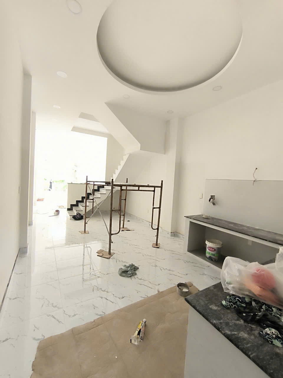 NHÀ 1 TRỆT 1 LẦU 100M2 TRUNG TÂM THỊ TRẤN BẾN LỨC, SHR 2 TỶ 900 TRIỆU