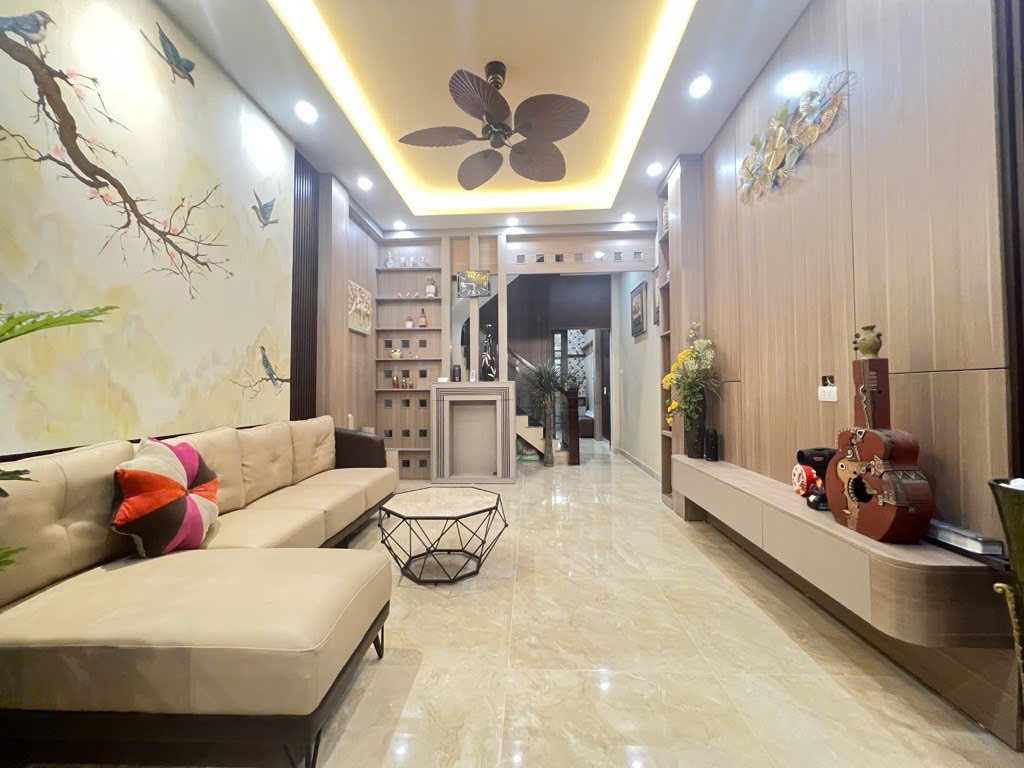 Nguyễn Văn Cừ , nhà đẹp ở ngay , full nội thất ,ngay sát cầu Chương Dương , 2 phút sang Phố Cổ , nhỉnh 11 🧄 

✨ SD - 56m²  dân xây chắc chắn -  thiết kế 4 tầng đầy đủ công năng.

✨ chỉ 1 nhà ra phố , ngay trung tâm Bồ Đề vô vàn tiện ích , an sinh đỉnh , ở