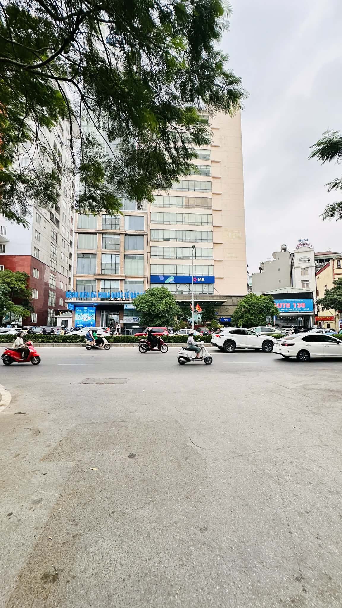 bán nhà Nguyễn Văn Cừ, 55m x 5 tầng, MT 6m, thang máy, ngõ ôtô tránh ôtô vào nhà