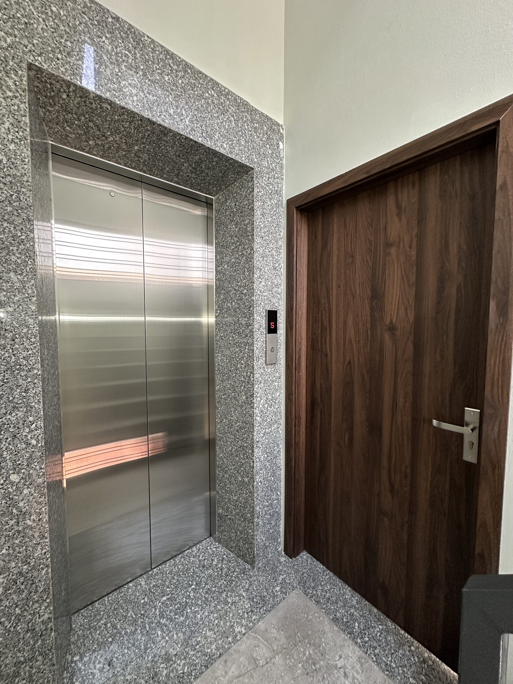 Cho thuê căn hộ studio, nội thất đầy đủ mới 100%