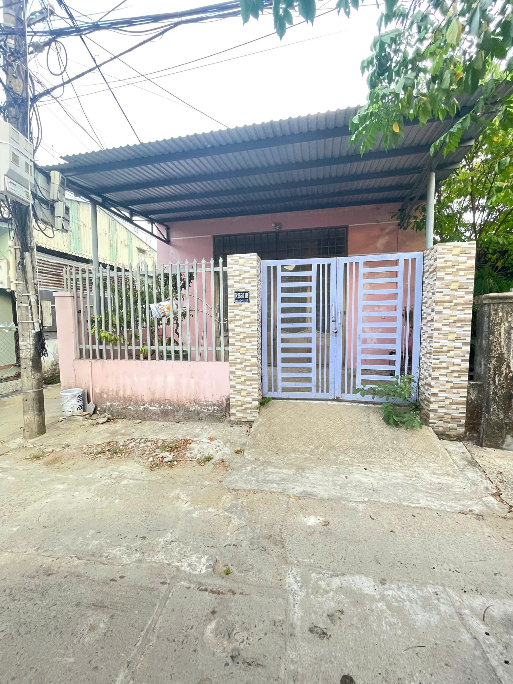 Nhà cấp 4, diện tích 94 met, 2 mặt kiệt oto