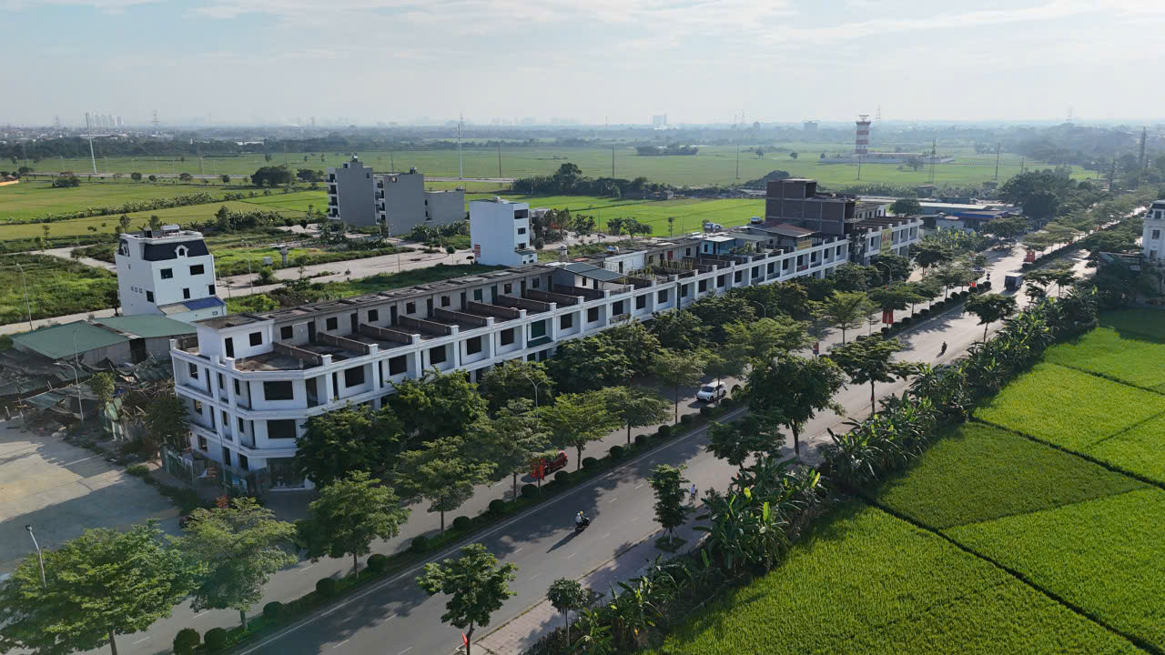 bán nhanh lô đất 97,5m2 mặt phố phù khê đường 40m cách vin liên hà 2km .ck 3%, ân hạn lãi suất 12 tháng
