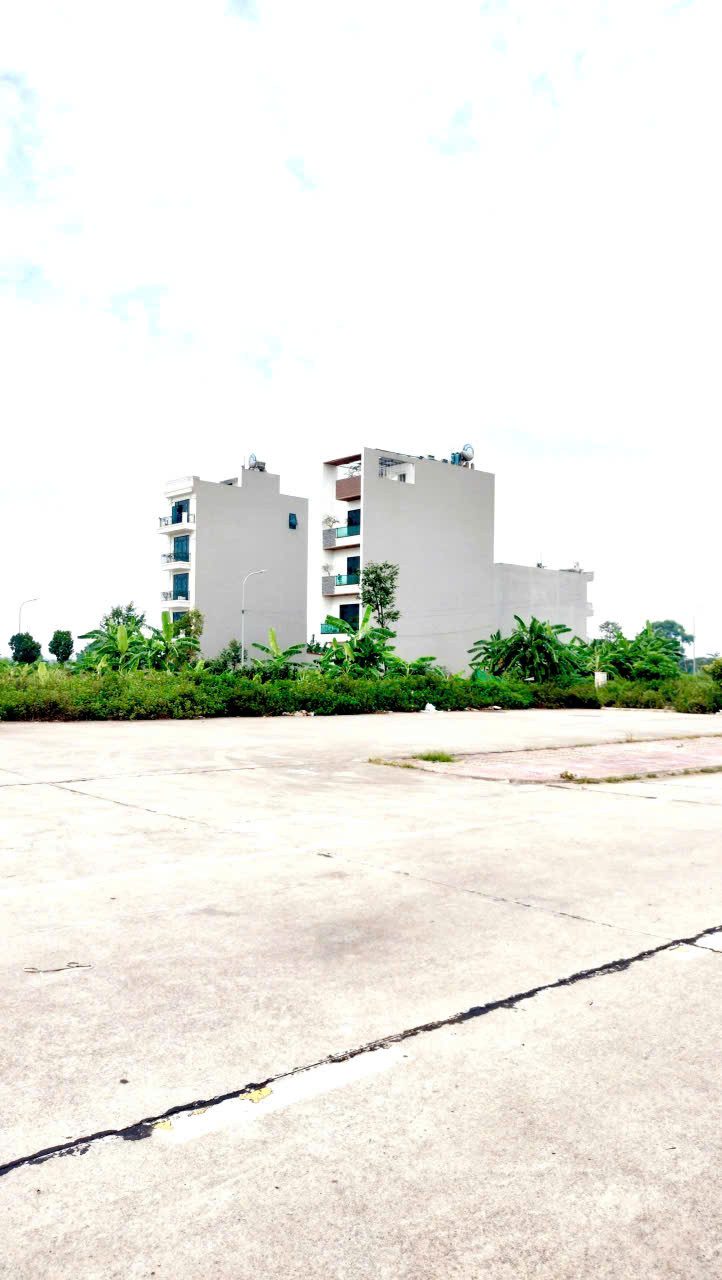 đất vàng tại trung tâm phù khê ngay sát vin liên hà đông anh,cách tây hồ bán kính 15km