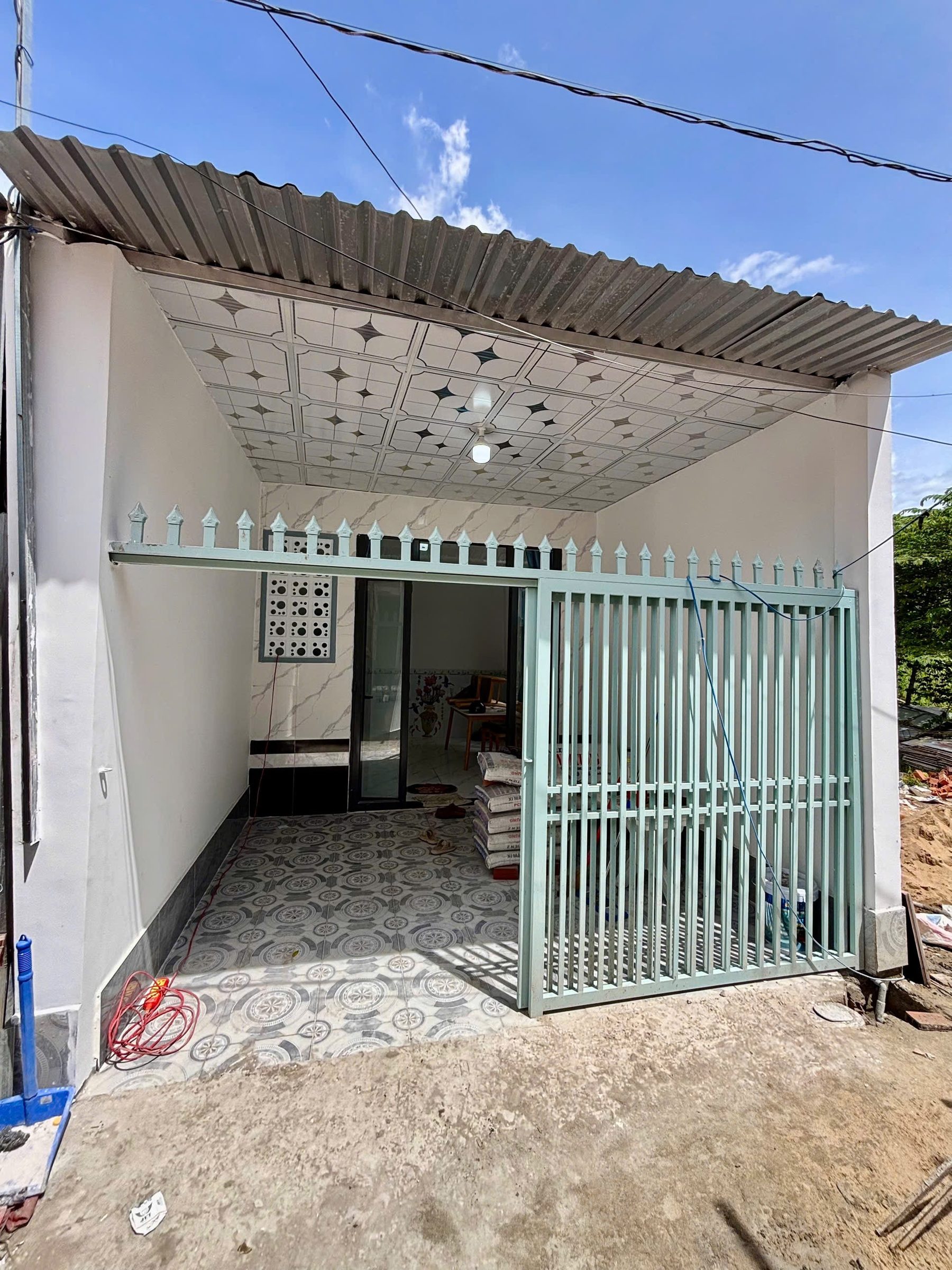 Nhà đẹp giá rẻ tại Lê Phước Thọ - Chỉ 1 tỷ 050 triệu
Căn nhà tâm huyết tại khu vực Rạch Nước Lạnh, Bình Thủy vừa có chủ mới cần sang nhượng. Phù hợp cho anh chị mua để ở hoặc đầu tư đón đầu dự án AEON Mall.
 Diện tích: 80m² (4x20m) – không gian rộng rãi