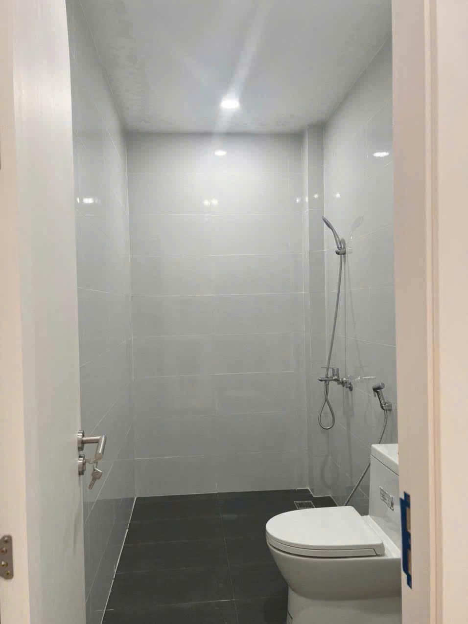 NHÀ 5 TẦNG MẶT TIỀN ĐẠI LỘ NGUYỄN VĂN LINH - VỊ TRÍ SẦM UẤT BẬC NHẤT