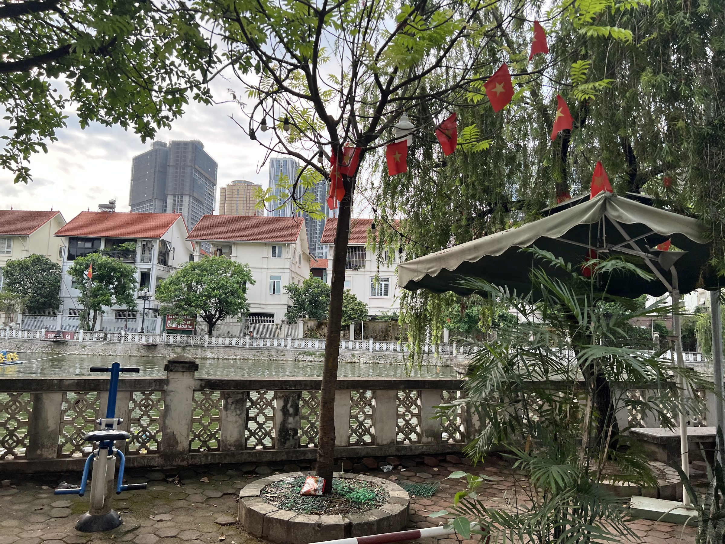 Nhà Mới 35 m2, ô tô vào nhà phố Nguyễn Văn Trỗi - Mỗ Lao