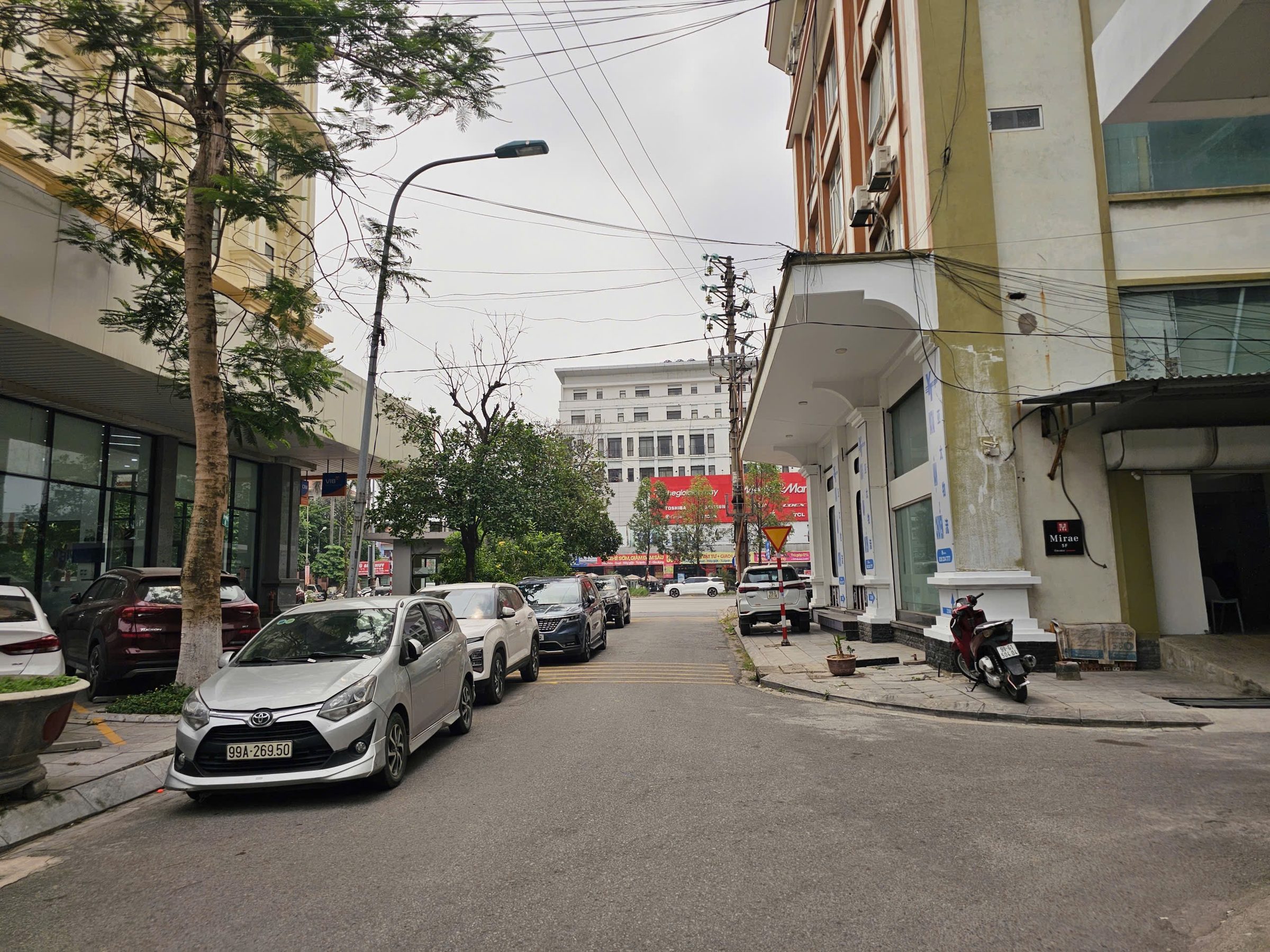 Bán nhà 4 tầng lô góc mặt đường nguyễn văn trỗi & nguyễn viết xuân. Khu ninh xá cạnh cột đồng hồ. Kinh doanh tốt. Diện tích 103m mặt tiền 7m hướng đông nam & đông bắc. Phường kinh bắc tỉnh bắc ninh
