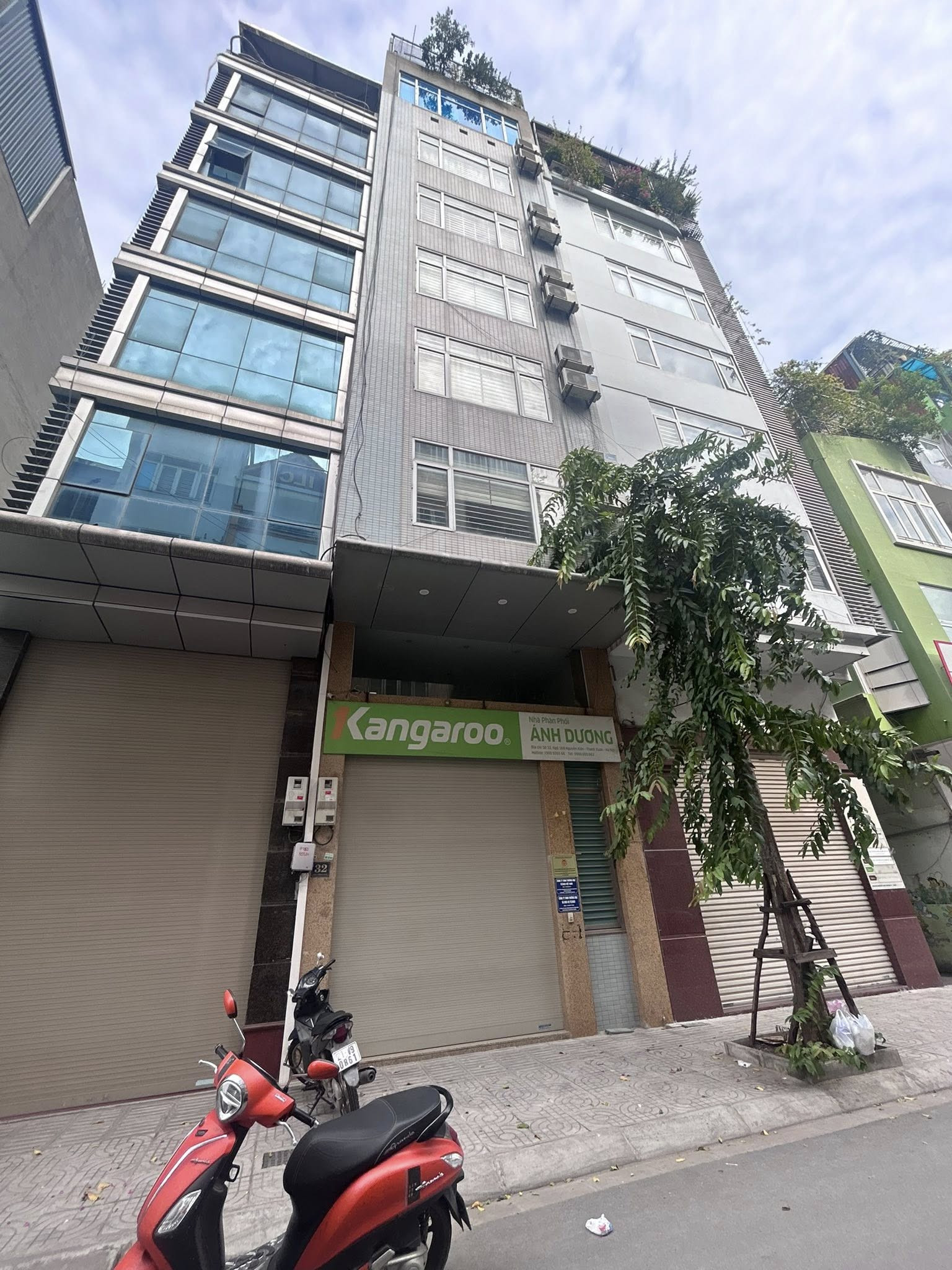 BÁN TÒA NHÀ MẶT PHỐ NGUYỄN XIỂN. 100M2 - 9 TẦNG. THANG MÁY. VỈA HÈ RỘNG.