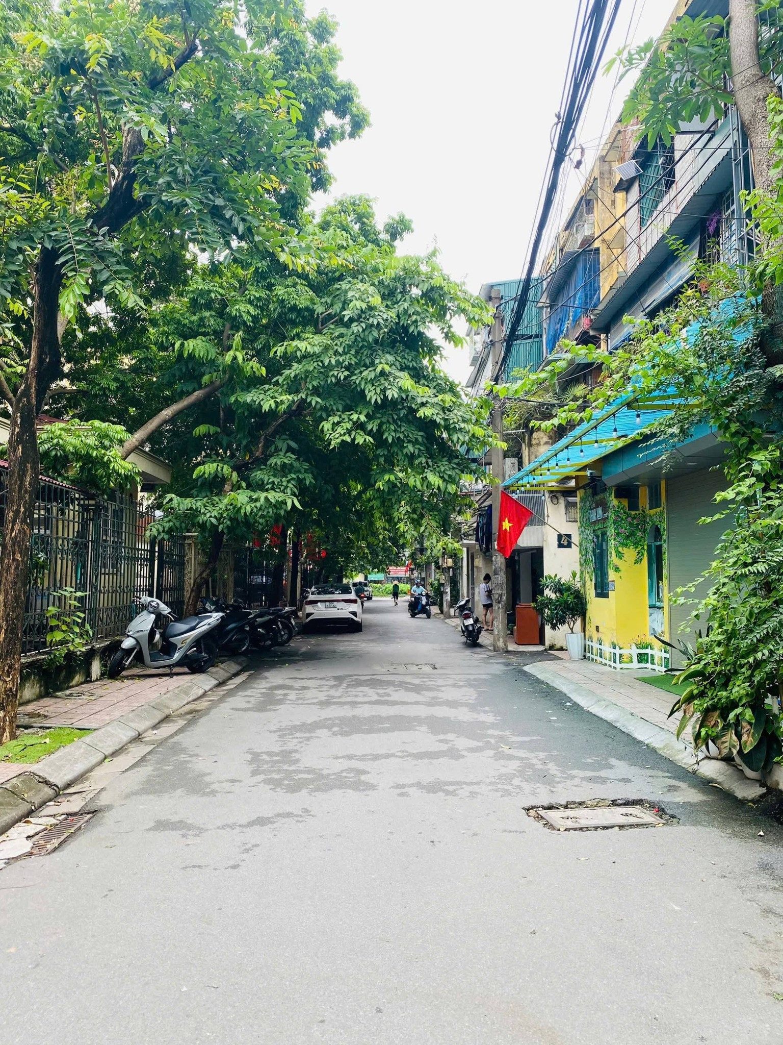 BÁN NHÀ ĐƯỜNG KHUẤT DUY TIẾN. 60M2 - 5 TẦNG. GARA Ô TÔ. KINH DOANH.