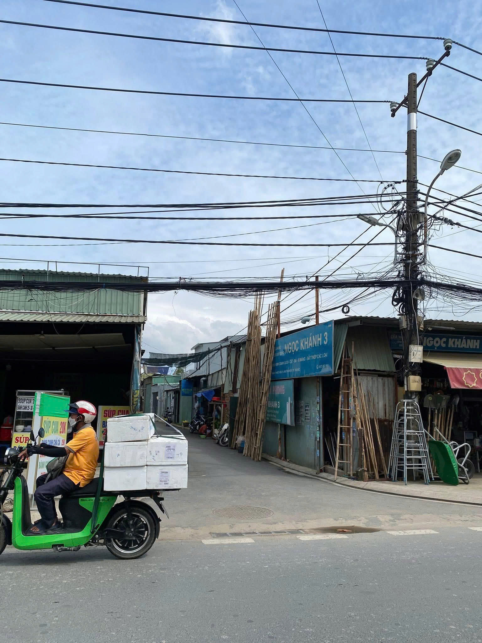 SANG LẠI TIỆM LÀM SẮT – Vị trí đẹp, vào làm ngay