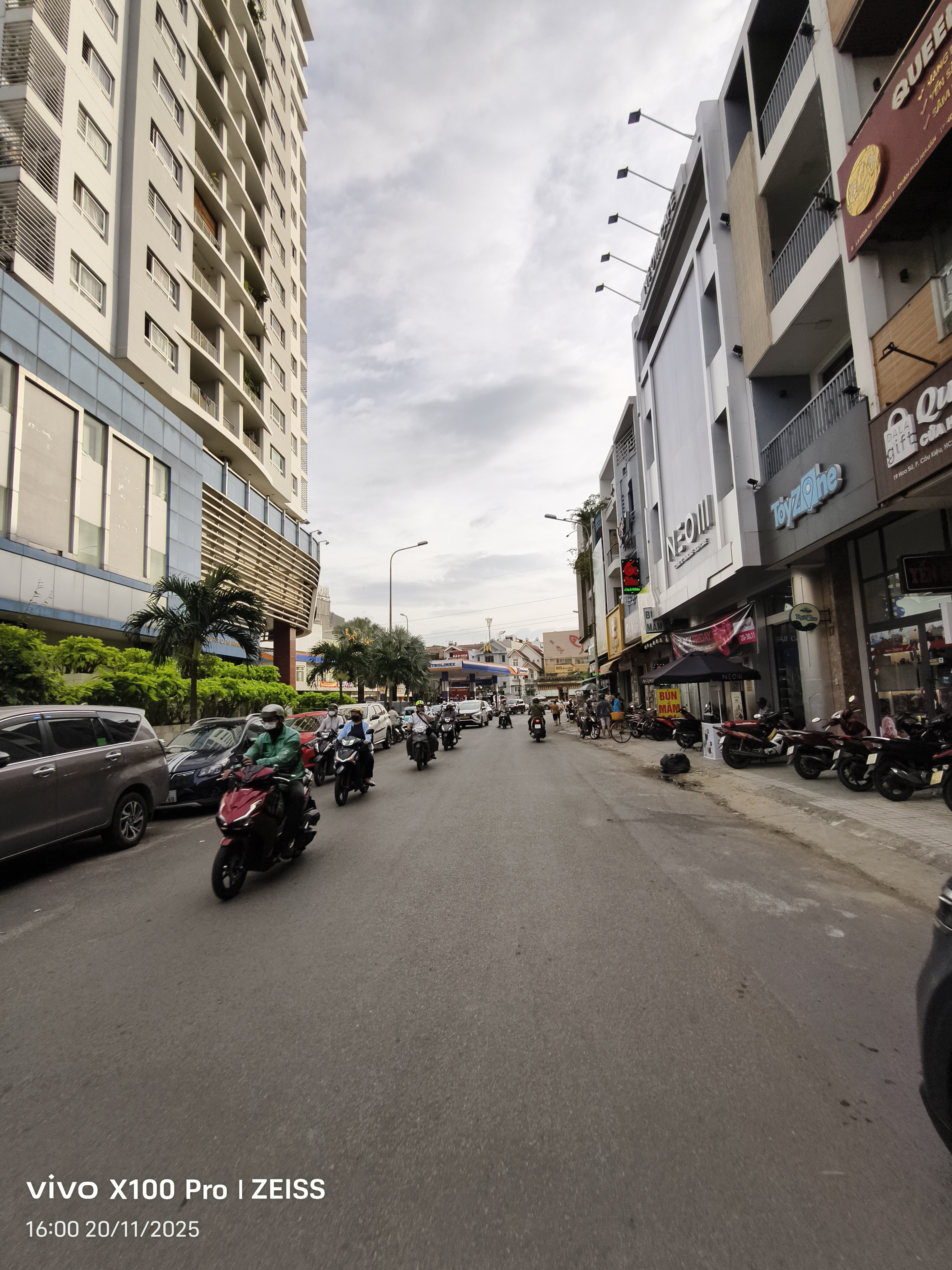 Bán nhà khu Phan Xích Long - 6 x 19 nở hậu. Căn góc 4 tầng vị trí đẹp