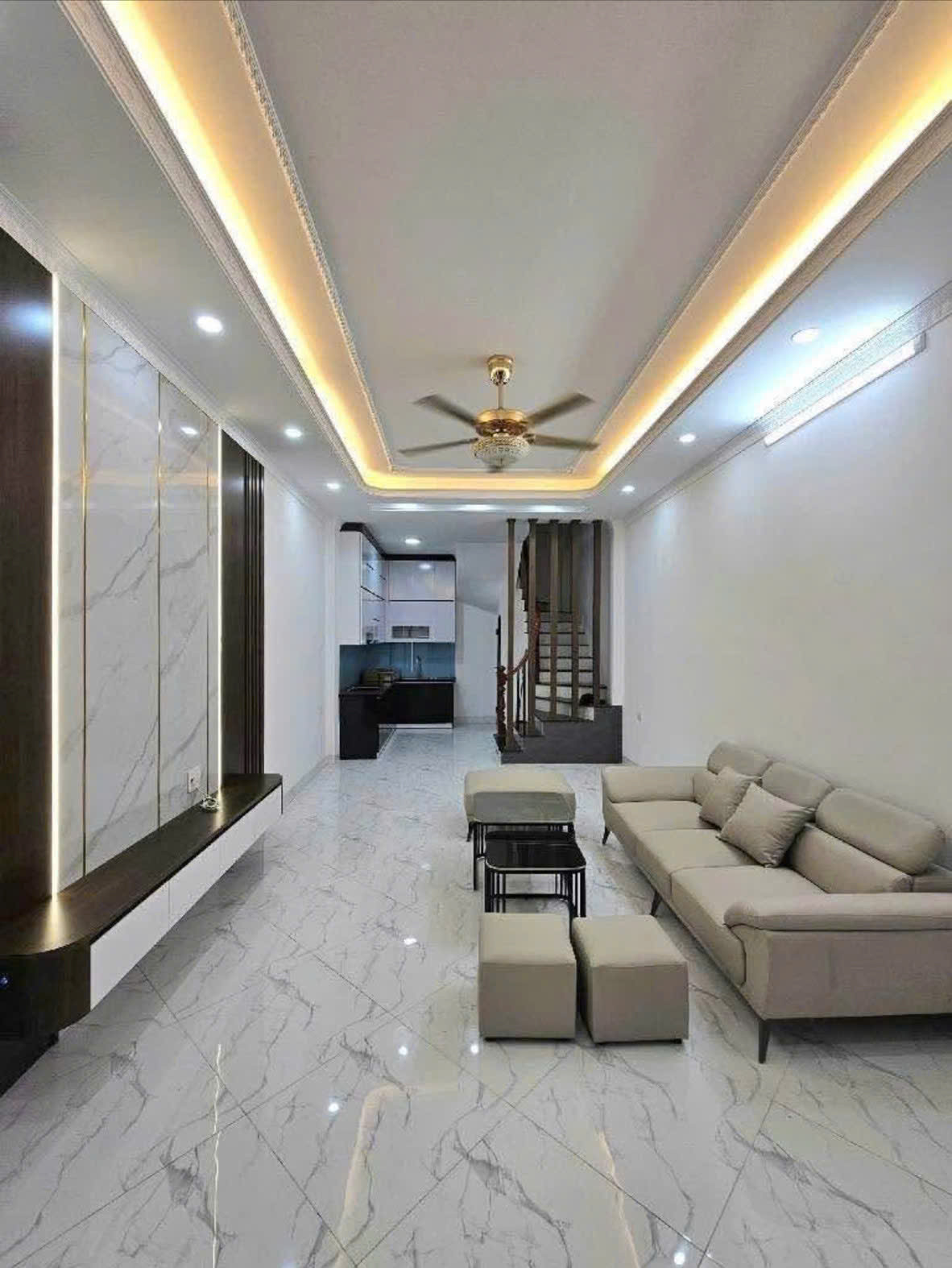 bán nhà đẹp nhất khu , 5m ra đường oto tránh gần quốc lộ 32 , gần chợ nhổn