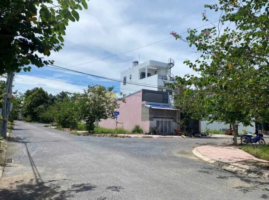 Bán đất 85.5m² ngang 4.75m giá 1.3 tỷ Phường Long Châu