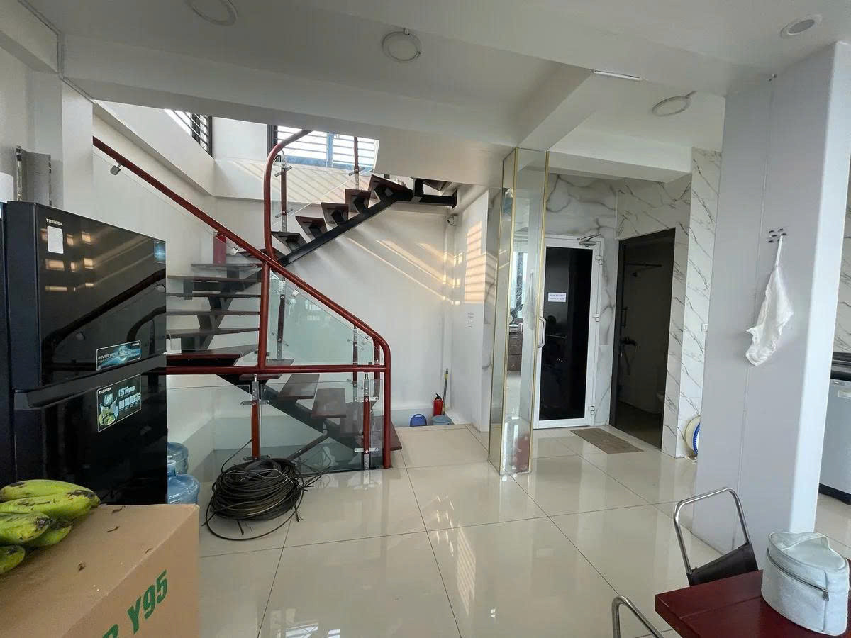 Hiếm nhà đẹp 7 tầng mặt phố Nhuệ Giang, 50m2, mặt tiền rộng 7m, thang máy, vỉa hè rộng, kinh doanh, giá 18.7 tỷ