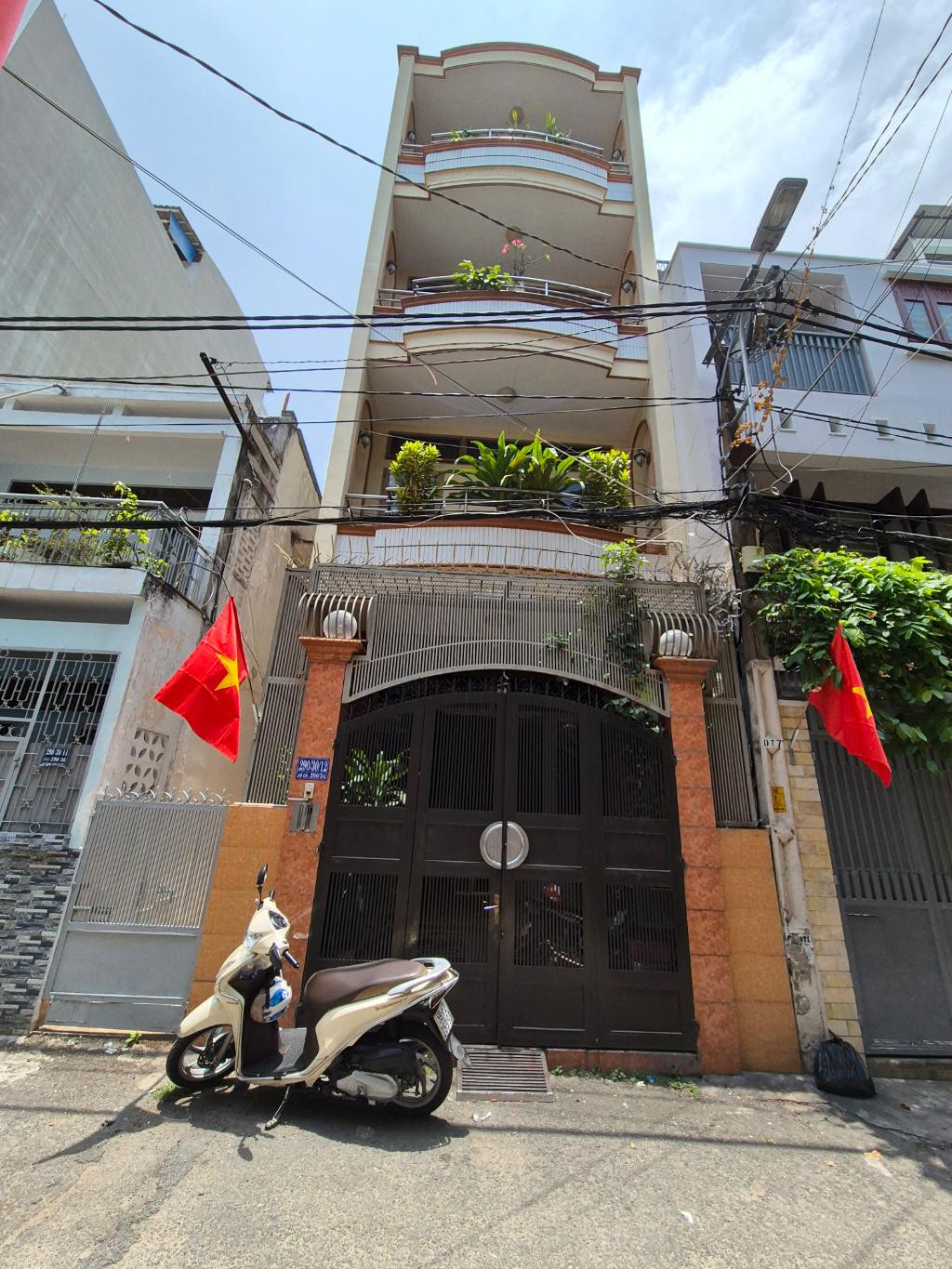 Hẻm xe tải, sổ hồng riêng, 4 tầng