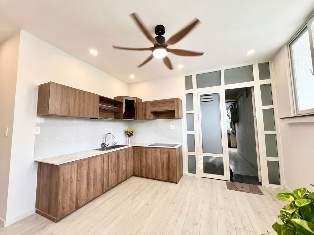 CC nơ trang long ,gần 80m2 ,giá 3,5 tỷ 
👉2 PN 2WC ,có ban công riêng 
👉sổ hồng chính chủ ,pháp lý chuẩn 
☎lh 0342116231 phi