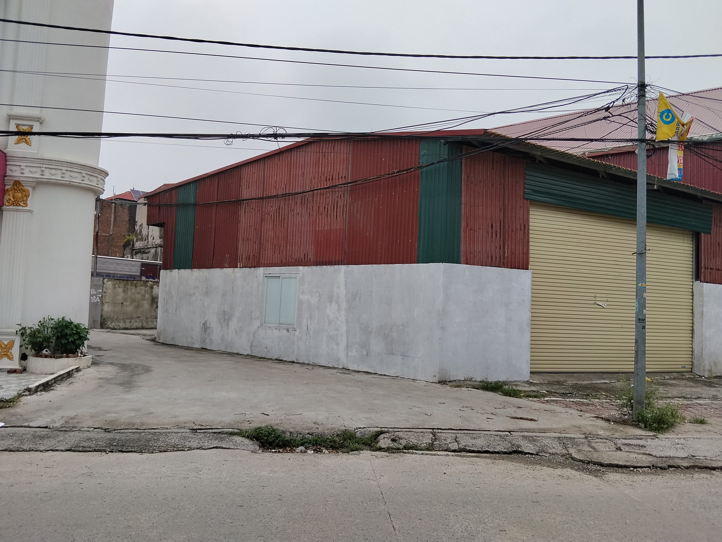 Kho cho thuê mặt đường gom nội bài