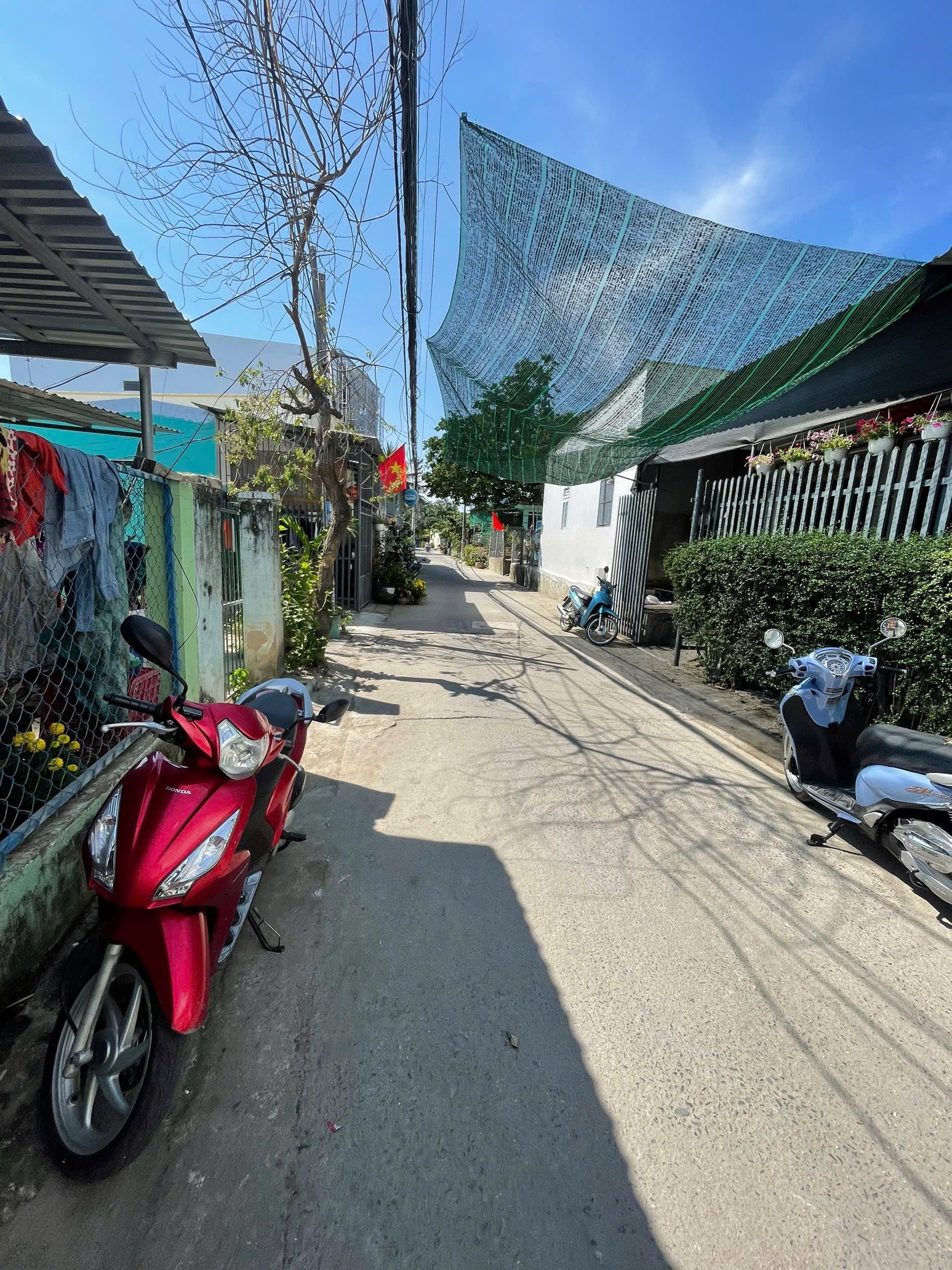 🧧BÁN ĐẤT TẶNG NHÀ - MẶT TIỀN ĐƯỜNG NÚI CẤM - VĨNH THÁI , Nha Trang 💰3 TỶ 300 TRIỆU 
 
💎Vị trí siêu đắc địa, tìm năng sinh lời chỉ trong vài tháng tới.