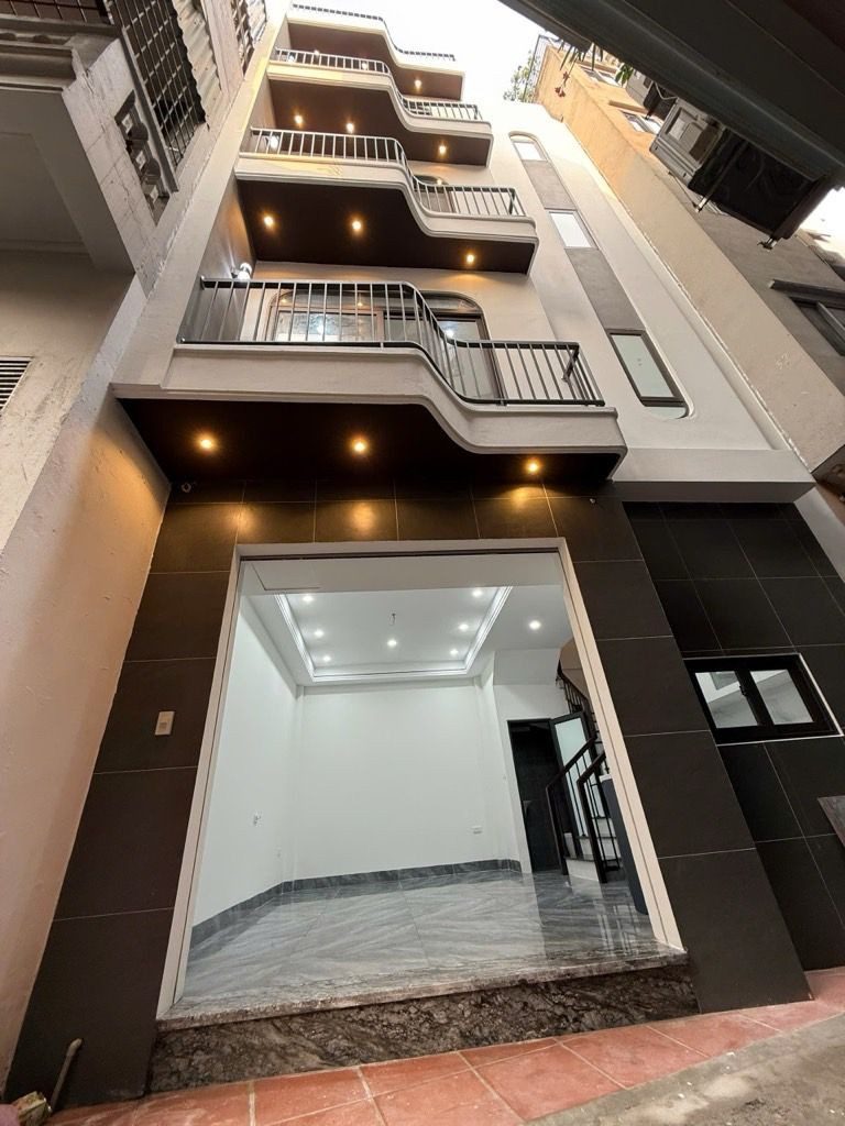 NHÀ ĐẸP Ô CÁCH, VIỆT HƯNG, LONG BIÊN - 5 TẦNG XÂY MỚI, FULL NỘI THẤT - Ô TÔ VÀO NHÀ