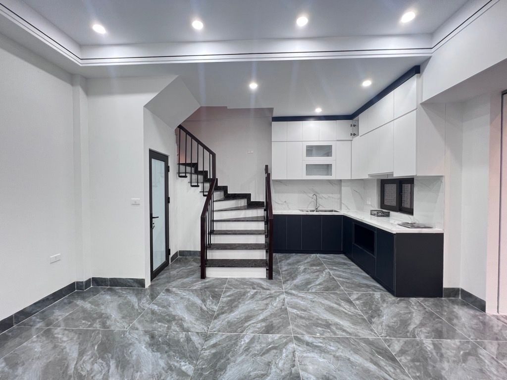 NHÀ ĐẸP Ô CÁCH, VIỆT HƯNG, LONG BIÊN - 5 TẦNG XÂY MỚI, FULL NỘI THẤT - Ô TÔ VÀO NHÀ