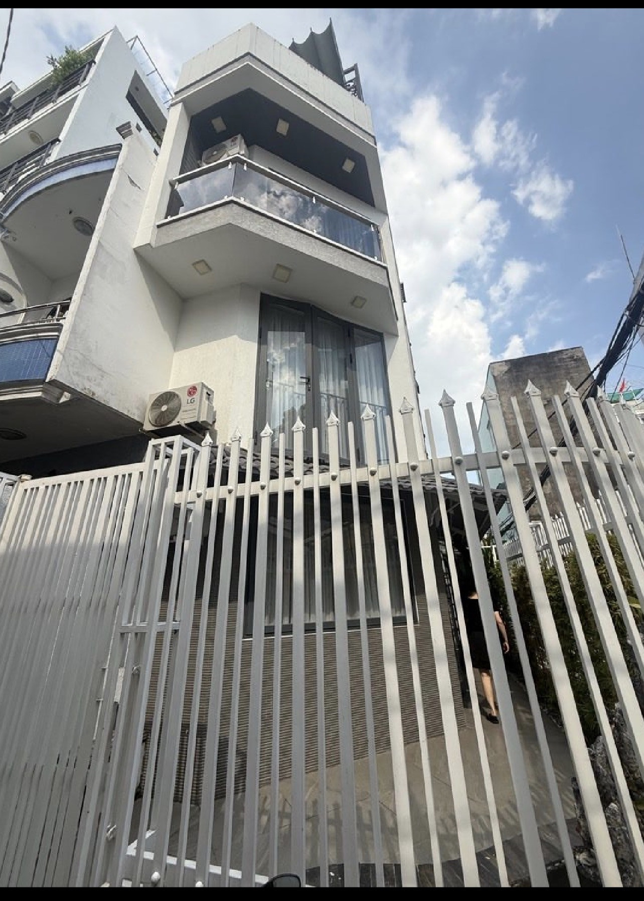 NHÀ ÔNG ÍCH KHIÊM Q11 – 4X10M – 3 TẦNG – NỘI THẤT ĐẸP - 7.5 TỶ