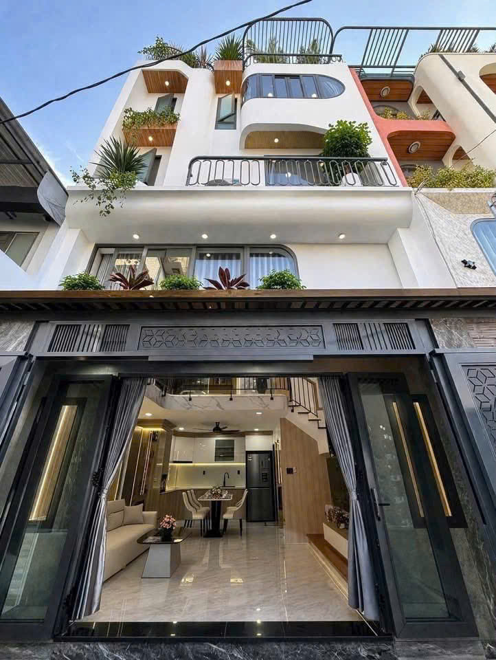 Nhà hẻm giá ngộp Ông Ích Khiêm P.14 Q.11. Giá: 3,2 tỷ. DT: 63.8m2. 3PN 3WC, 4 Tầng. Sổ Hồng Riêng.