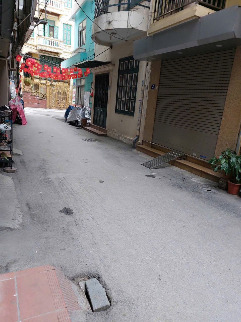Cho thuê toà nhà 7 tầng-Mt7m trong ngõ Ông Ích Khiêm- Ba Đình-Ô tô đỗ cửa Dt 75m-11 phòng,4wc-32tr/1 tháng