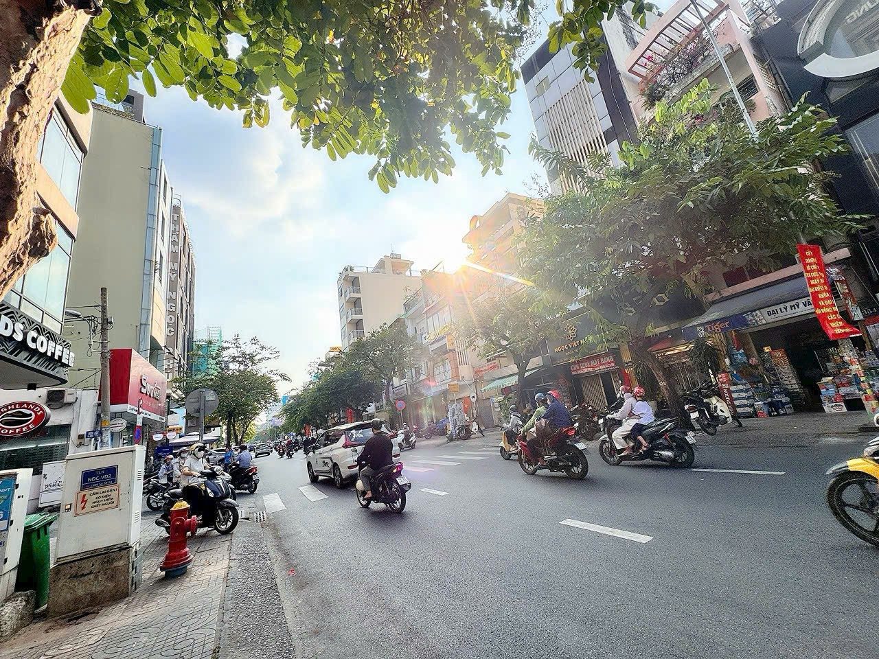 BÁN TÒA NHÀ 7 TẦNG MẶT TIỀN KINH DOANH Đ.NGUYỄN ĐÌNH CHIỂU, QUẬN 3- DOANH THU 110TR/TH- DT 100M2- CHỈ 56T- 0938.676.685 GIANG GIANG